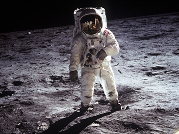 Buzz Aldrin photographi sur la Lune par Neil Armstrong