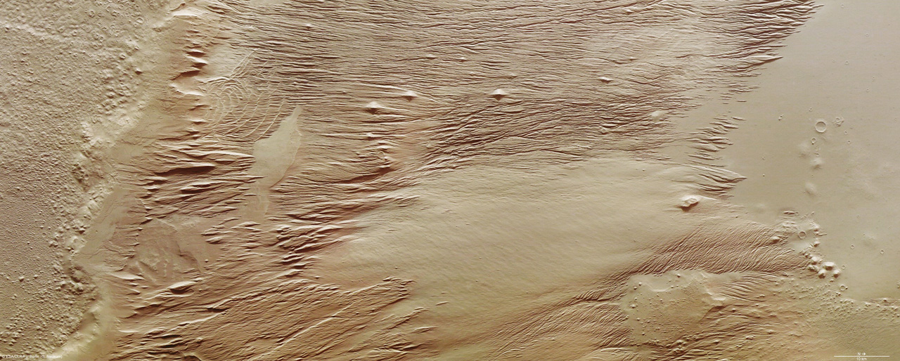 Cannelures, longues de plusieurs kilomètres, dans la région martienne d'Euménides Dorsum