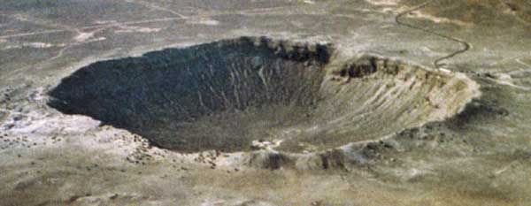 Ce cratère météoritique, en Arizona, formé il y a seulement 50 000 ans, est, en fait, l'un des plus jeunes cratères terrestres