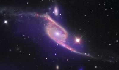 Une collision galactique  180 millions dannes-lumire de la Terre entre NGC 6872 et IC 4970.