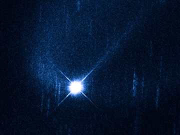 L'astéroïde Scheila vu par le télescope spatial Hubble, le 27 décembre. Crédit : NASA/ESA/UCLA.