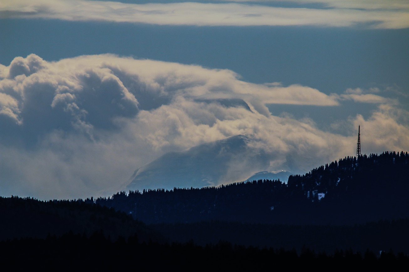 Le Mont-Blanc sous les nuages depuis le Pic de l'Aigle