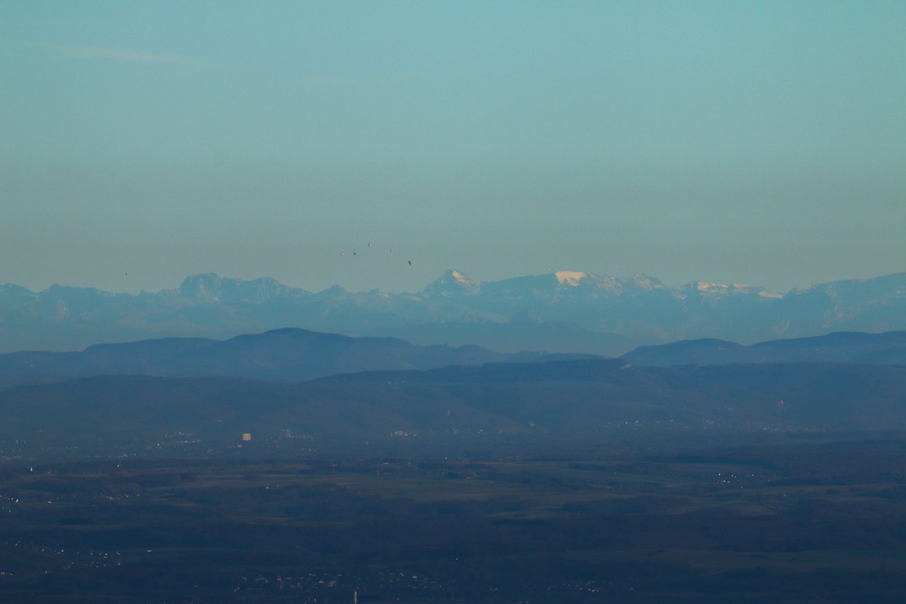Montgolfieres suisses sur fond d'Alpes Bernoises