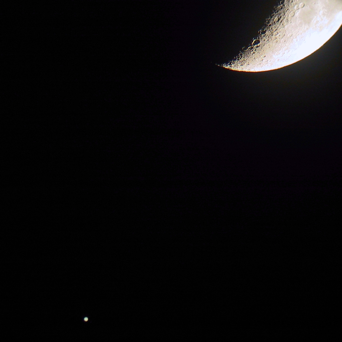 Júpiter e Lua em 19-Abril-2002 00:05 UTC