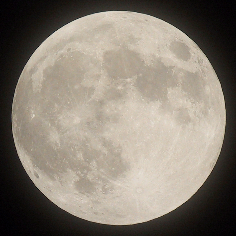 Lua às 00:19 UTC