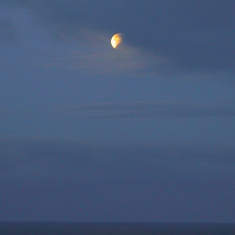 Lua às 04:51 UTC