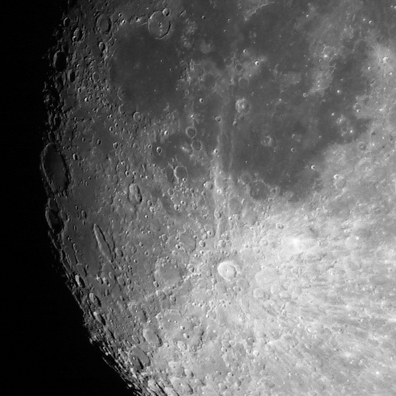 Lua 23:33 UTC (libração -6.7)