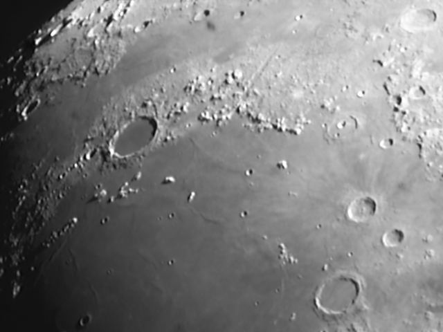 Plato e Vallis Alpes às 19:38 UTC