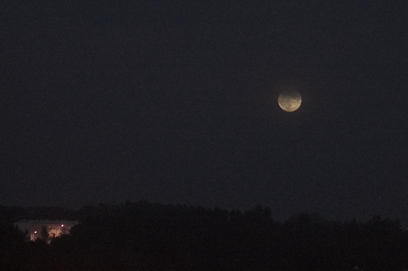 Eclipse Lunar Parcial 19:30 UTC