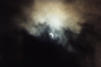 eclipsenuagesv.jpg (12768 octets)