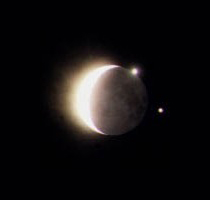 Occulation de Jupiter par la Lune le 23 avril 1998 photographiée par Olivier Staigen en Suisse.