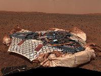 Spirit a quitté son module d'atterrissage pour explorer la surface de Mars.