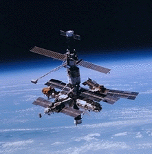 La station Mir photographiée depuis la navette spatiale Discover. Document NASA.
