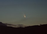 La cometa C/2011 L4 Panstarrs nelle luci del tramonto