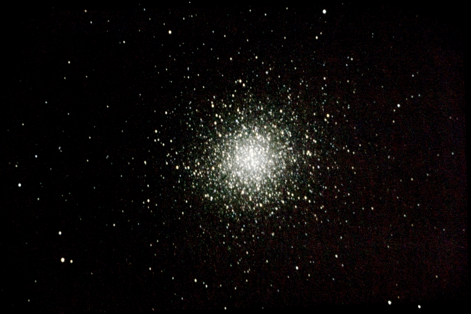 M13second M13 Amas globulaire dans la constellation d'Hercule. 30 x 30 secondes (800 ISO) traitées avec ImagesPlus. LX-200 10 pouces prime focus. 9.8.05 Chêne-Bougeries.