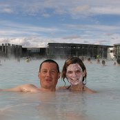 Patrick et Nathalie à Blue Lagoon. Températures:  air à 10°c, eau à 40°c.