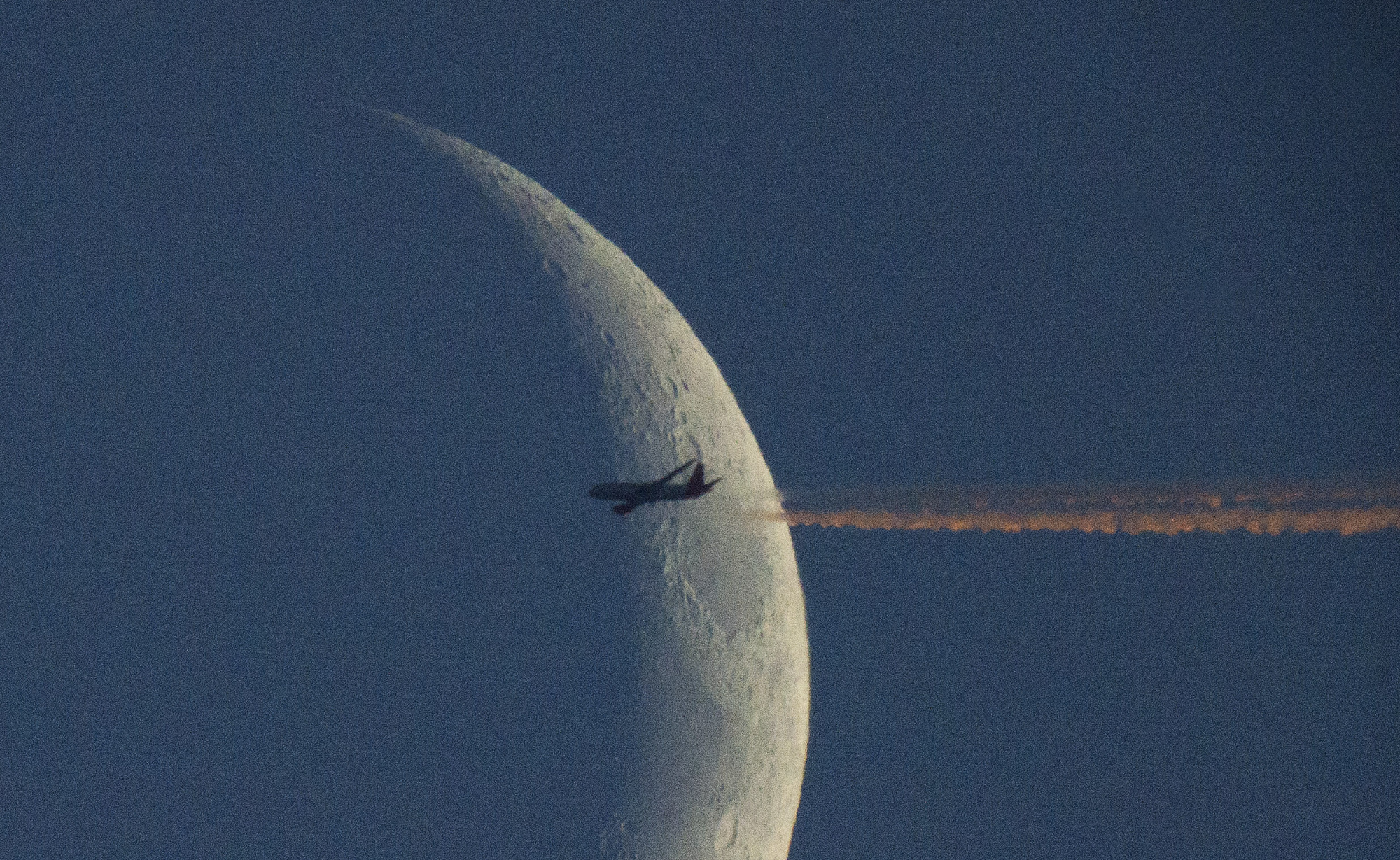 Lune Avion 22 nov 2017 V2.jpg