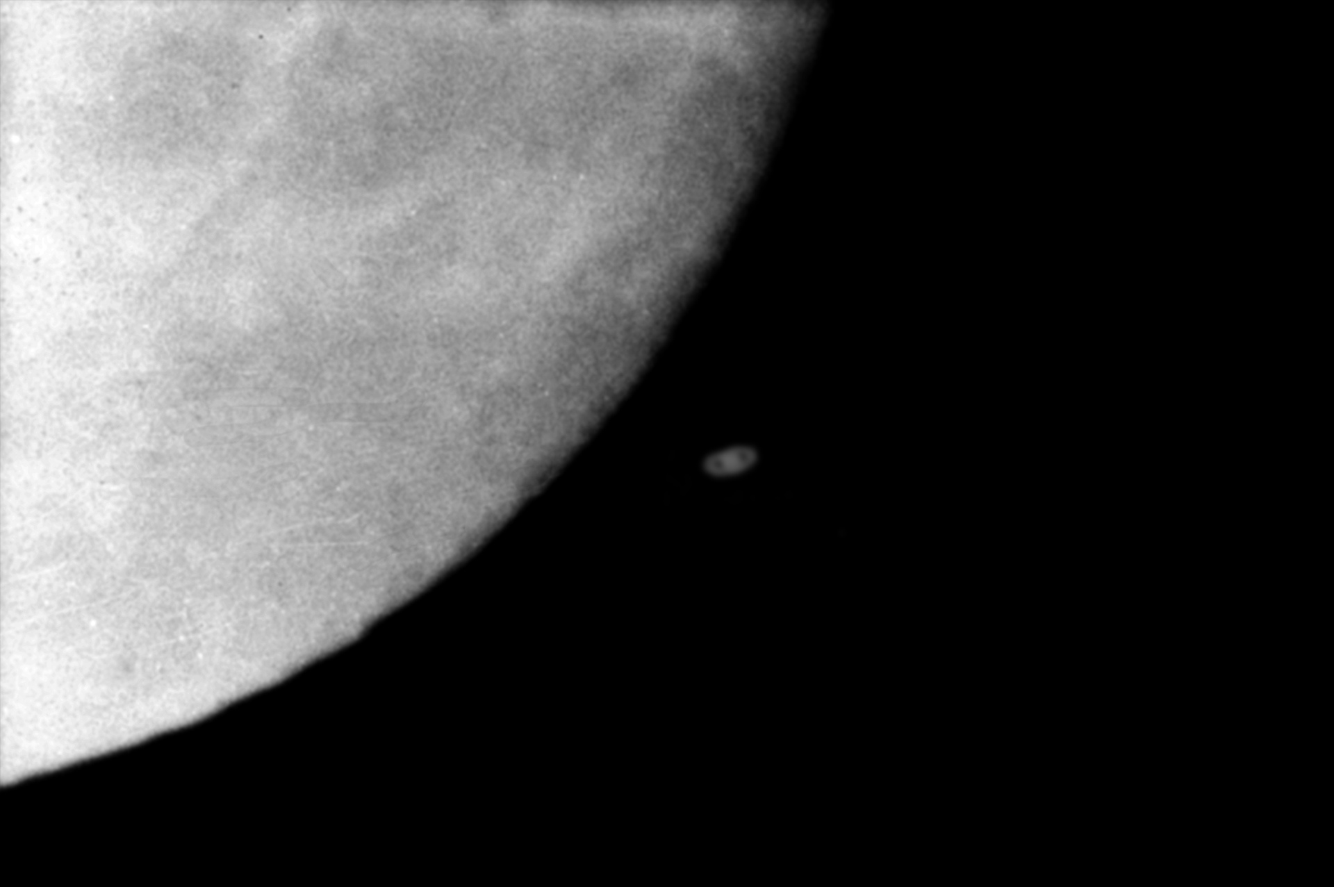 5e7ce264ed37e_Saturne-Lune11-12-1973.jpg.ee7f39aa8c7d2a55e5b7819a101cb091.jpg
