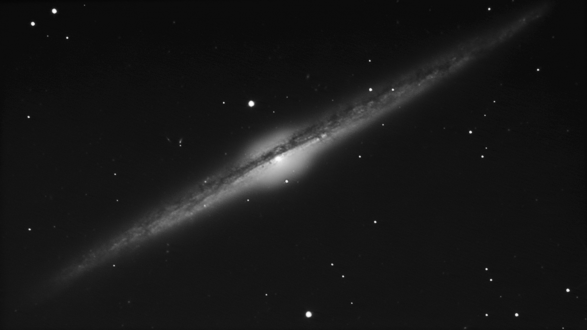NGC-4565-NB-web.thumb.jpg.d041161b08879db5ac8a7f992630b875.jpg