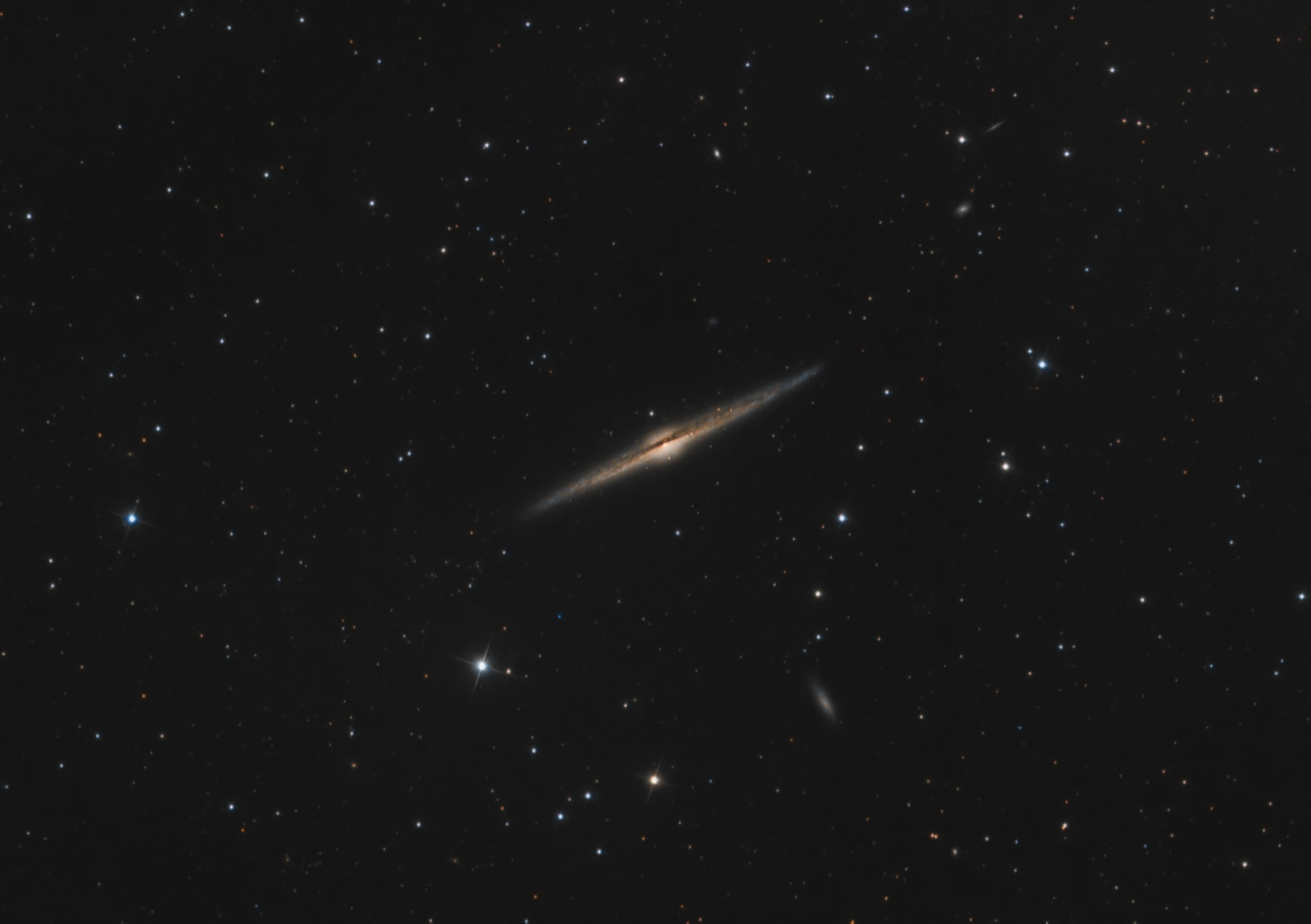 NGC4565.jpg.79aeaf0ef7b0d7ea2505a5c86a09eec6.jpg