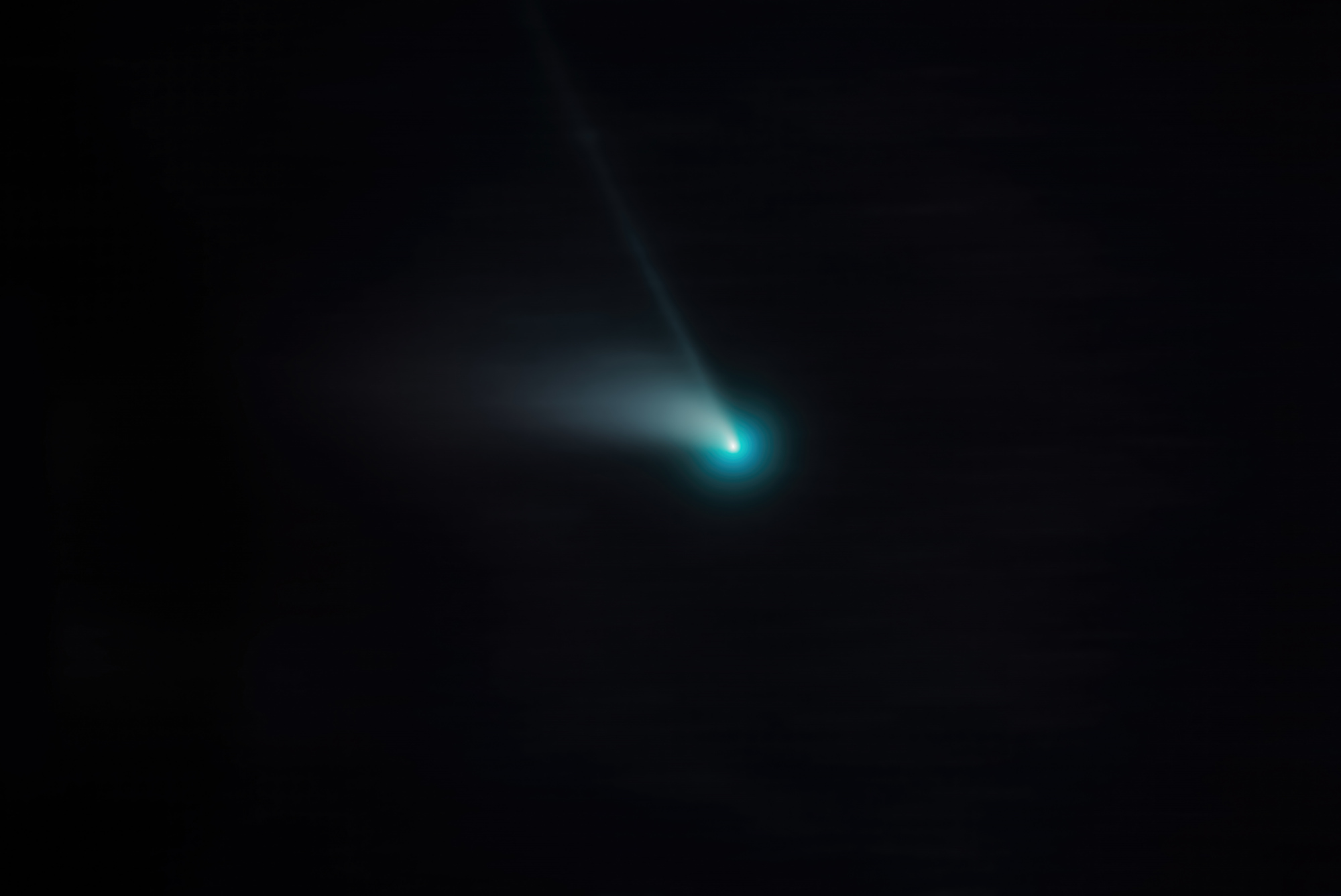 comete_seul_PS_Final.thumb.jpg.8c099f5230681f4cce2cbd7800f7c9ec.jpg
