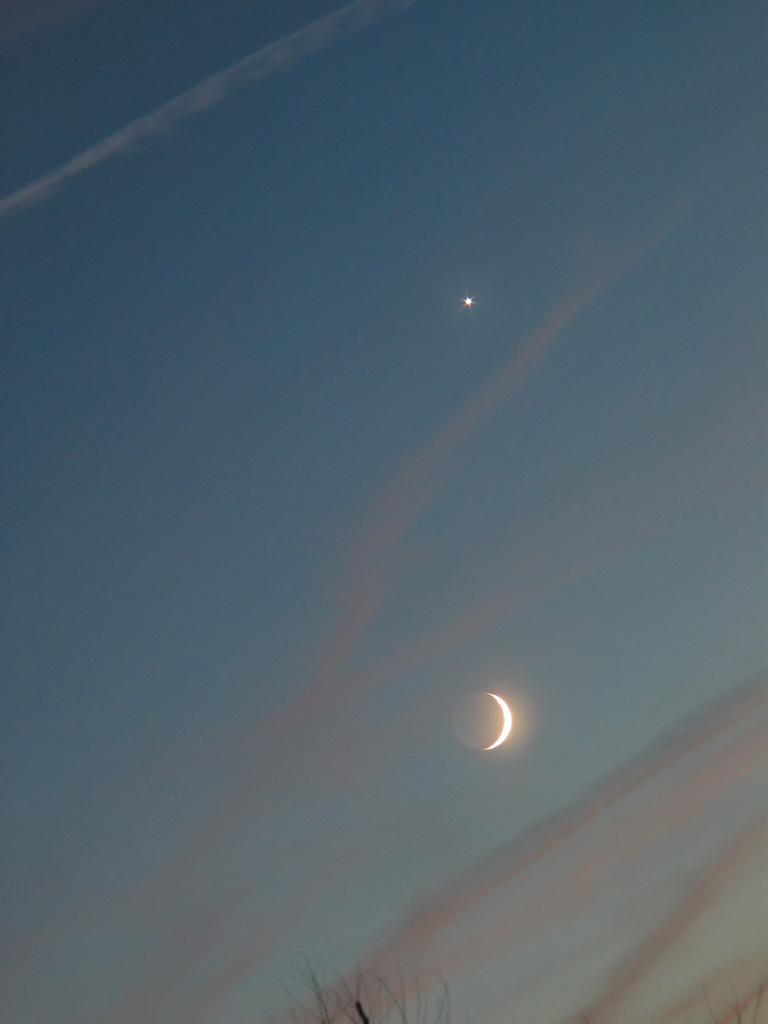 Conjonction entre la Lune et Venus. Photo suivante
